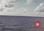 Standbild United States U-Boot unterwegs auf der Oberfläche Pazifik, 1942, aus Sekunde 19 historischem Filmmaterial Videoclip 65675076041