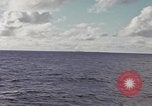 Standbild United States U-Boot unterwegs auf der Oberfläche Pazifik, 1942, aus Sekunde 21 historischem Filmmaterial Videoclip 65675076041