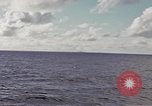 Standbild United States U-Boot unterwegs auf der Oberfläche Pazifik, 1942, aus Sekunde 22 historischem Filmmaterial Videoclip 65675076041