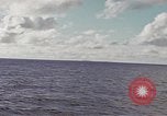 Standbild United States U-Boot unterwegs auf der Oberfläche Pazifik, 1942, aus Sekunde 23 historischem Filmmaterial Videoclip 65675076041