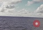 Standbild United States U-Boot unterwegs auf der Oberfläche Pazifik, 1942, aus Sekunde 24 historischem Filmmaterial Videoclip 65675076041