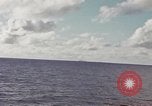 Standbild United States U-Boot unterwegs auf der Oberfläche Pazifik, 1942, aus Sekunde 27 historischem Filmmaterial Videoclip 65675076041