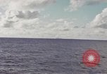 Standbild United States U-Boot unterwegs auf der Oberfläche Pazifik, 1942, aus Sekunde 29 historischem Filmmaterial Videoclip 65675076041