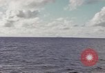 Standbild United States U-Boot unterwegs auf der Oberfläche Pazifik, 1942, aus Sekunde 30 historischem Filmmaterial Videoclip 65675076041