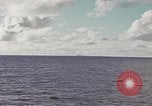 Standbild United States U-Boot unterwegs auf der Oberfläche Pazifik, 1942, aus Sekunde 31 historischem Filmmaterial Videoclip 65675076041