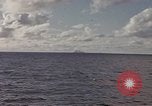 Standbild United States U-Boot unterwegs auf der Oberfläche Pazifik, 1942, aus Sekunde 34 historischem Filmmaterial Videoclip 65675076041