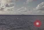 Standbild United States U-Boot unterwegs auf der Oberfläche Pazifik, 1942, aus Sekunde 35 historischem Filmmaterial Videoclip 65675076041