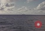 Standbild United States U-Boot unterwegs auf der Oberfläche Pazifik, 1942, aus Sekunde 36 historischem Filmmaterial Videoclip 65675076041