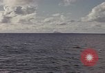 Standbild United States U-Boot unterwegs auf der Oberfläche Pazifik, 1942, aus Sekunde 37 historischem Filmmaterial Videoclip 65675076041