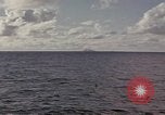 Standbild United States U-Boot unterwegs auf der Oberfläche Pazifik, 1942, aus Sekunde 38 historischem Filmmaterial Videoclip 65675076041