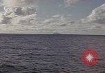 Standbild United States U-Boot unterwegs auf der Oberfläche Pazifik, 1942, aus Sekunde 39 historischem Filmmaterial Videoclip 65675076041
