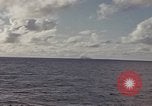 Standbild United States U-Boot unterwegs auf der Oberfläche Pazifik, 1942, aus Sekunde 41 historischem Filmmaterial Videoclip 65675076041