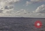 Standbild United States U-Boot unterwegs auf der Oberfläche Pazifik, 1942, aus Sekunde 43 historischem Filmmaterial Videoclip 65675076041