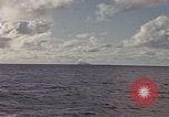 Standbild United States U-Boot unterwegs auf der Oberfläche Pazifik, 1942, aus Sekunde 44 historischem Filmmaterial Videoclip 65675076041