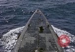 Standbild United States U-Boot unterwegs auf der Oberfläche Pazifik, 1942, aus Sekunde 48 historischem Filmmaterial Videoclip 65675076041