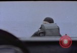 Standbild Amerikanische U-Boot-Crew feuert an und bläst ein schwimmendes Meine Pazifik, 1945, aus Sekunde 9 historischem Filmmaterial Videoclip 65675076043