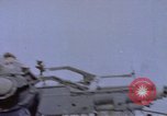 Standbild Amerikanische U-Boot-Crew feuert an und bläst ein schwimmendes Meine Pazifik, 1945, aus Sekunde 25 historischem Filmmaterial Videoclip 65675076043