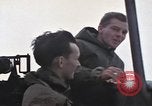 Standbild Amerikanische U-Boot-Crew feuert an und bläst ein schwimmendes Meine Pazifik, 1945, aus Sekunde 59 historischem Filmmaterial Videoclip 65675076043