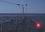 Standbild Das US-amerikanische U-Boot rettet den Überlebenden vor einem versunkenen japanischen Kriegsschiff Pazifik, 1945, aus Sekunde 3 historischem Filmmaterial Videoclip 65675076044
