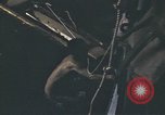 Standbild Das US-amerikanische U-Boot rettet den Überlebenden vor einem versunkenen japanischen Kriegsschiff Pazifik, 1945, aus Sekunde 20 historischem Filmmaterial Videoclip 65675076044