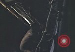 Standbild Das US-amerikanische U-Boot rettet den Überlebenden vor einem versunkenen japanischen Kriegsschiff Pazifik, 1945, aus Sekunde 21 historischem Filmmaterial Videoclip 65675076044