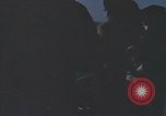 Standbild Das US-amerikanische U-Boot rettet den Überlebenden vor einem versunkenen japanischen Kriegsschiff Pazifik, 1945, aus Sekunde 29 historischem Filmmaterial Videoclip 65675076044