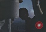 Standbild Das US-amerikanische U-Boot rettet den Überlebenden vor einem versunkenen japanischen Kriegsschiff Pazifik, 1945, aus Sekunde 39 historischem Filmmaterial Videoclip 65675076044