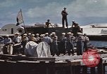 Standbild Amerikanisches U-Boot kommt nach der Patrouille in den Hafen Pazifik, 1945, aus Sekunde 26 historischem Filmmaterial Videoclip 65675076045