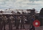 Standbild Amerikanisches U-Boot kommt nach der Patrouille in den Hafen Pazifik, 1945, aus Sekunde 32 historischem Filmmaterial Videoclip 65675076045