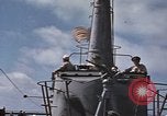 Standbild Amerikanisches U-Boot kommt nach der Patrouille in den Hafen Pazifik, 1945, aus Sekunde 35 historischem Filmmaterial Videoclip 65675076045