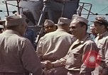 Standbild Amerikanisches U-Boot kommt nach der Patrouille in den Hafen Pazifik, 1945, aus Sekunde 45 historischem Filmmaterial Videoclip 65675076045