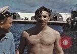 Standbild Amerikanisches U-Boot kommt nach der Patrouille in den Hafen Pazifik, 1945, aus Sekunde 46 historischem Filmmaterial Videoclip 65675076045