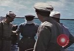 Standbild Amerikanisches U-Boot kommt nach der Patrouille in den Hafen Pazifik, 1945, aus Sekunde 53 historischem Filmmaterial Videoclip 65675076045