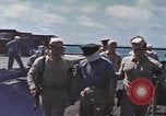 Standbild Amerikanisches U-Boot kommt nach der Patrouille in den Hafen Pazifik, 1945, aus Sekunde 56 historischem Filmmaterial Videoclip 65675076045