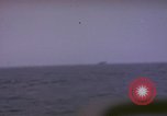 Standbild USS Cod (SS-224) Rettung der Besatzung des niederländischen U-Boot O-19 Spratly Inseln, 1945, aus Sekunde 8 historischem Filmmaterial Videoclip 65675076083