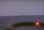 Standbild USS Cod (SS-224) Rettung der Besatzung des niederländischen U-Boot O-19 Spratly Inseln, 1945, aus Sekunde 17 historischem Filmmaterial Videoclip 65675076083