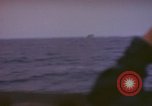 Standbild USS Cod (SS-224) Rettung der Besatzung des niederländischen U-Boot O-19 Spratly Inseln, 1945, aus Sekunde 27 historischem Filmmaterial Videoclip 65675076083