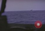 Standbild USS Cod (SS-224) Rettung der Besatzung des niederländischen U-Boot O-19 Spratly Inseln, 1945, aus Sekunde 30 historischem Filmmaterial Videoclip 65675076083
