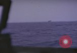 Standbild USS Cod (SS-224) Rettung der Besatzung des niederländischen U-Boot O-19 Spratly Inseln, 1945, aus Sekunde 31 historischem Filmmaterial Videoclip 65675076083