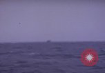 Standbild USS Cod (SS-224) Rettung der Besatzung des niederländischen U-Boot O-19 Spratly Inseln, 1945, aus Sekunde 32 historischem Filmmaterial Videoclip 65675076083