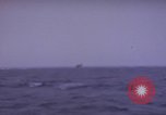 Standbild USS Cod (SS-224) Rettung der Besatzung des niederländischen U-Boot O-19 Spratly Inseln, 1945, aus Sekunde 33 historischem Filmmaterial Videoclip 65675076083