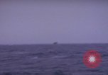 Standbild USS Cod (SS-224) Rettung der Besatzung des niederländischen U-Boot O-19 Spratly Inseln, 1945, aus Sekunde 34 historischem Filmmaterial Videoclip 65675076083