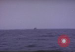 Standbild USS Cod (SS-224) Rettung der Besatzung des niederländischen U-Boot O-19 Spratly Inseln, 1945, aus Sekunde 41 historischem Filmmaterial Videoclip 65675076083
