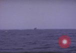 Standbild USS Cod (SS-224) Rettung der Besatzung des niederländischen U-Boot O-19 Spratly Inseln, 1945, aus Sekunde 42 historischem Filmmaterial Videoclip 65675076083