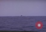 Standbild USS Cod (SS-224) Rettung der Besatzung des niederländischen U-Boot O-19 Spratly Inseln, 1945, aus Sekunde 44 historischem Filmmaterial Videoclip 65675076083