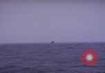 Standbild USS Cod (SS-224) Rettung der Besatzung des niederländischen U-Boot O-19 Spratly Inseln, 1945, aus Sekunde 56 historischem Filmmaterial Videoclip 65675076083