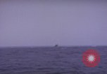 Standbild USS Cod (SS-224) Rettung der Besatzung des niederländischen U-Boot O-19 Spratly Inseln, 1945, aus Sekunde 58 historischem Filmmaterial Videoclip 65675076083