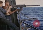 Standbild USS Cod Brände Waffen zu versenken niederländischen U-Boot O-19 Spratly Inseln, 1945, aus Sekunde 12 historischem Filmmaterial Videoclip 65675076088