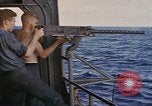 Standbild USS Cod Brände Waffen zu versenken niederländischen U-Boot O-19 Spratly Inseln, 1945, aus Sekunde 15 historischem Filmmaterial Videoclip 65675076088