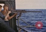 Standbild USS Cod Brände Waffen zu versenken niederländischen U-Boot O-19 Spratly Inseln, 1945, aus Sekunde 16 historischem Filmmaterial Videoclip 65675076088
